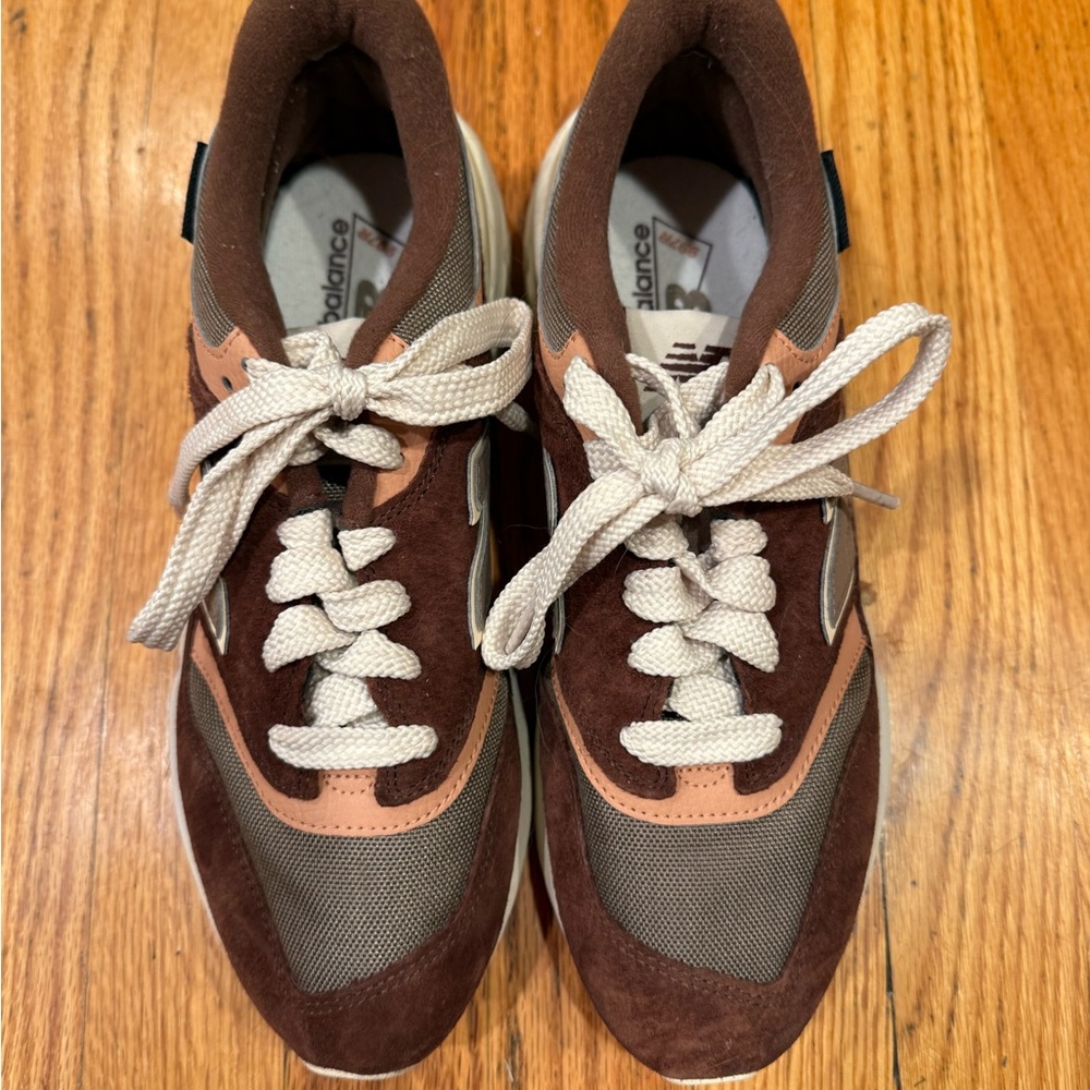 New Balance Women's 997R Sneakers in brown/beige/pink - Picture 5 of 6